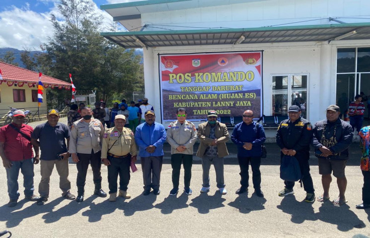Pemprov Papua Salurkan 1,2 Ton Sembako bagi Korban Embun Beku Kuyawage